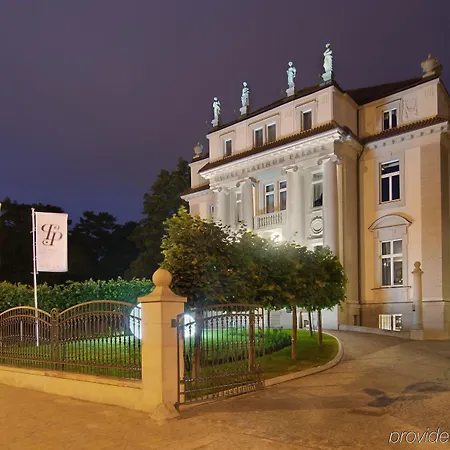 Hotel Platinum Palace Boutique &