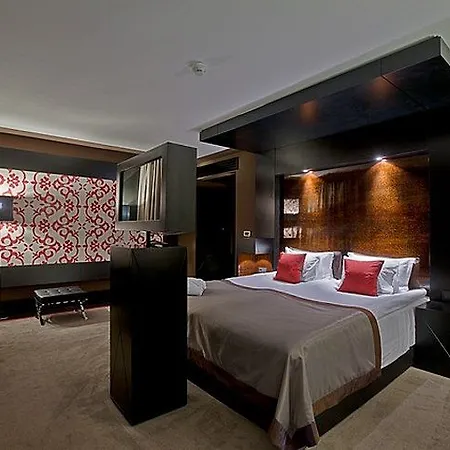 Hotel Platinum Palace Boutique & 5*