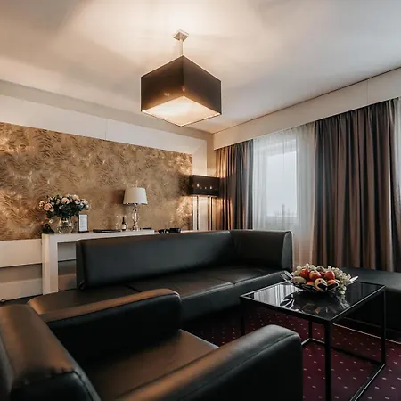 Platinum Palace Boutique & מלון