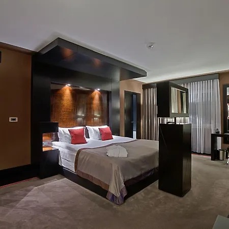 Platinum Palace Boutique & Hotel