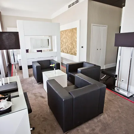 Platinum Palace Boutique & Готель