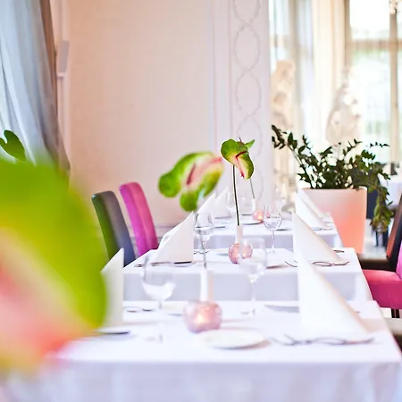Platinum Palace Boutique & Hotell