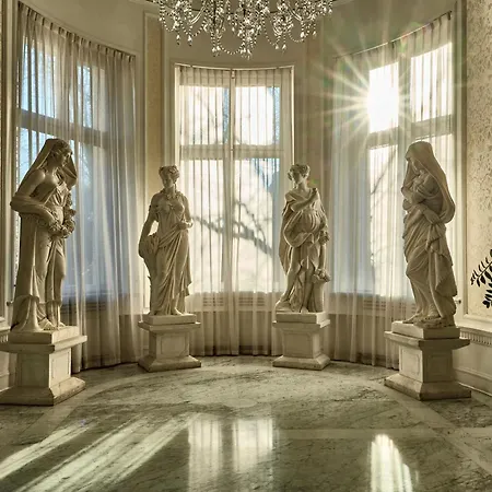 Platinum Palace Boutique & Готель 5*