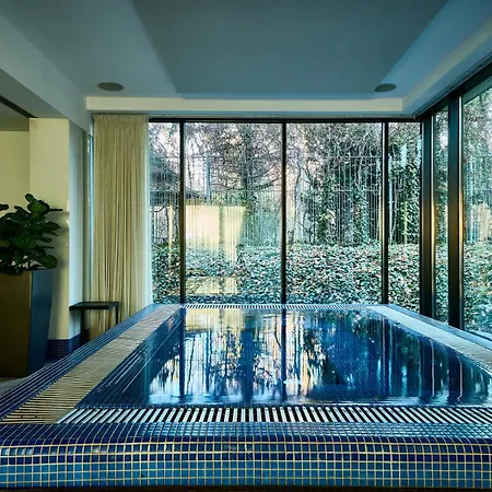 Platinum Palace Boutique & Hotel