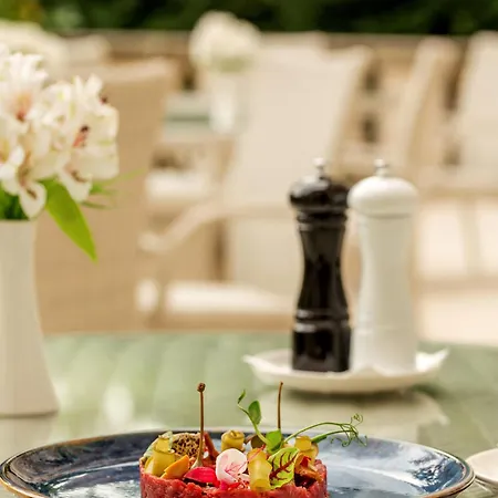 Platinum Palace Boutique & Hotell