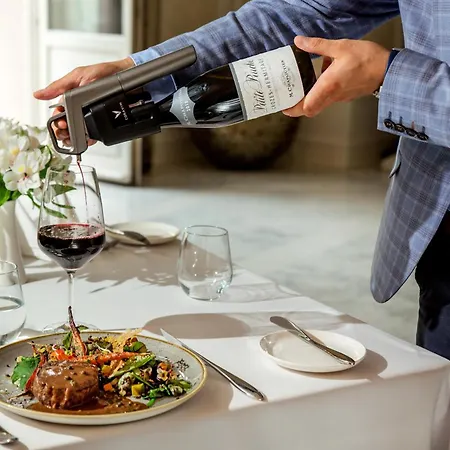 Platinum Palace Boutique & Hotel